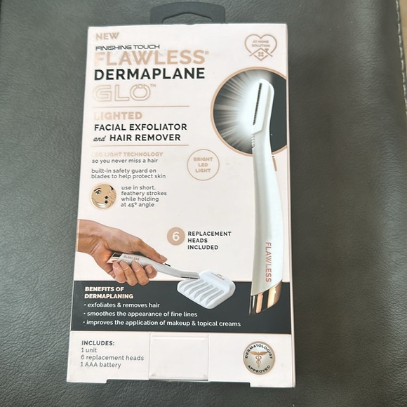 Finishing touch flawless dermaplane glo - Picture 2 of 2